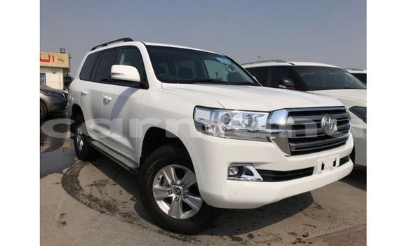 Acheter Import Voiture Toyota Land Cruiser Blanc à Import - Dubai, Région de la Bouenza Acheter Import Voiture Toyota Land Cruiser Blanc à Import - Dubai, Région de la Bouenza