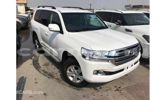 Acheter Import Voiture Toyota Land Cruiser Blanc à Import - Dubai, Région de la Bouenza Acheter Import Voiture Toyota Land Cruiser Blanc à Import - Dubai, Région de la Bouenza