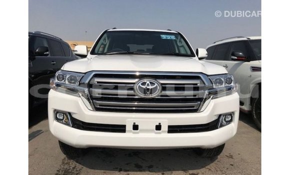 Acheter Import Voiture Toyota Land Cruiser Blanc à Import - Dubai, Région de la Bouenza Acheter Import Voiture Toyota Land Cruiser Blanc à Import - Dubai, Région de la Bouenza
