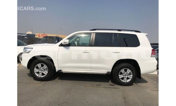 Acheter Import Voiture Toyota Land Cruiser Blanc à Import - Dubai, Région de la Bouenza Acheter Import Voiture Toyota Land Cruiser Blanc à Import - Dubai, Région de la Bouenza