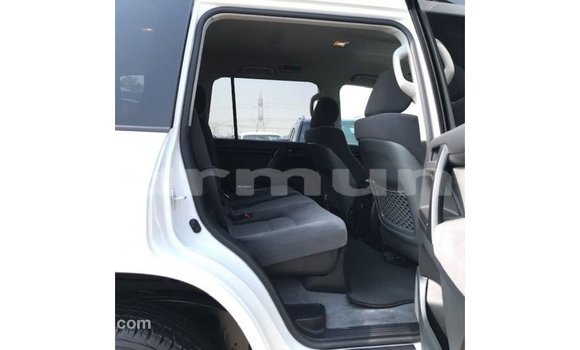 Acheter Import Voiture Toyota Land Cruiser Blanc à Import - Dubai, Région de la Bouenza Acheter Import Voiture Toyota Land Cruiser Blanc à Import - Dubai, Région de la Bouenza