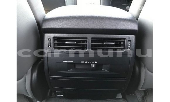 Acheter Import Voiture Toyota Land Cruiser Blanc à Import - Dubai, Région de la Bouenza Acheter Import Voiture Toyota Land Cruiser Blanc à Import - Dubai, Région de la Bouenza