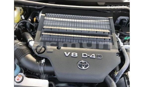 Acheter Import Voiture Toyota Land Cruiser Blanc à Import - Dubai, Région de la Bouenza Acheter Import Voiture Toyota Land Cruiser Blanc à Import - Dubai, Région de la Bouenza