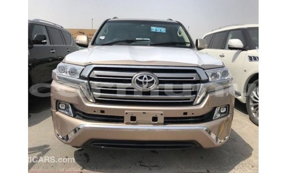 Buy Import Toyota Land Cruiser Other Car in Import - Dubai in Region of Bouenza Buy Import Toyota Land Cruiser Other Car in Import - Dubai in Region of Bouenza