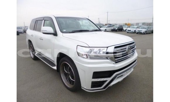 Buy Import Toyota Land Cruiser White Car in Import - Dubai in Region of Bouenza Buy Import Toyota Land Cruiser White Car in Import - Dubai in Region of Bouenza