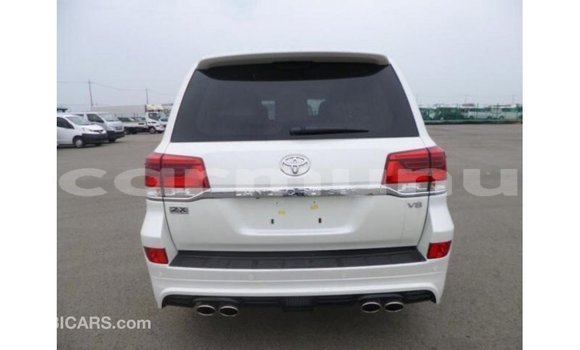 Buy Import Toyota Land Cruiser White Car in Import - Dubai in Region of Bouenza Buy Import Toyota Land Cruiser White Car in Import - Dubai in Region of Bouenza