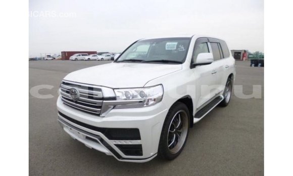 Buy Import Toyota Land Cruiser White Car in Import - Dubai in Region of Bouenza Buy Import Toyota Land Cruiser White Car in Import - Dubai in Region of Bouenza