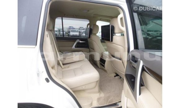 Buy Import Toyota Land Cruiser White Car in Import - Dubai in Region of Bouenza Buy Import Toyota Land Cruiser White Car in Import - Dubai in Region of Bouenza