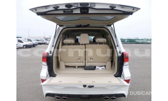 Buy Import Toyota Land Cruiser White Car in Import - Dubai in Region of Bouenza Buy Import Toyota Land Cruiser White Car in Import - Dubai in Region of Bouenza