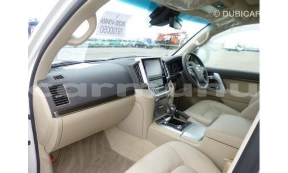 Buy Import Toyota Land Cruiser White Car in Import - Dubai in Region of Bouenza Buy Import Toyota Land Cruiser White Car in Import - Dubai in Region of Bouenza