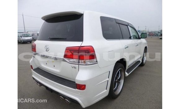 Buy Import Toyota Land Cruiser White Car in Import - Dubai in Region of Bouenza Buy Import Toyota Land Cruiser White Car in Import - Dubai in Region of Bouenza