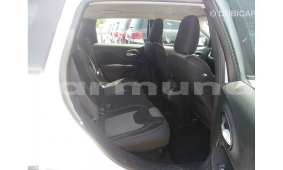 Buy Import Jeep Cherokee White Car in Import - Dubai in Region of Bouenza Buy Import Jeep Cherokee White Car in Import - Dubai in Region of Bouenza