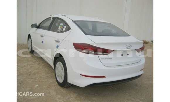 Acheter Import Voiture Hyundai Elantra Blanc à Import - Dubai, Région de la Bouenza