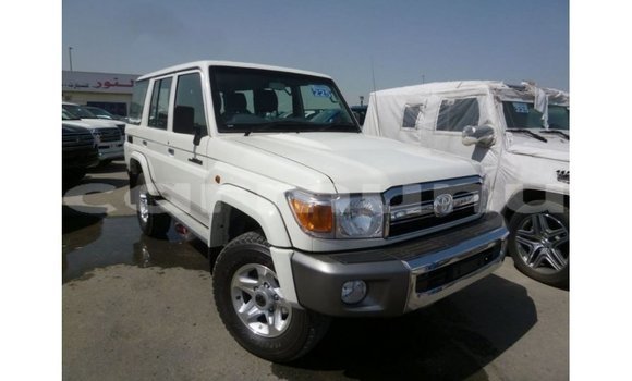 Buy Import Toyota Land Cruiser White Car in Import - Dubai in Region of Bouenza Buy Import Toyota Land Cruiser White Car in Import - Dubai in Region of Bouenza