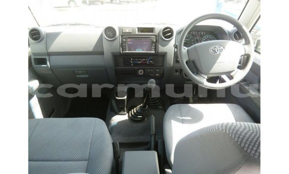 Buy Import Toyota Land Cruiser White Car in Import - Dubai in Region of Bouenza Buy Import Toyota Land Cruiser White Car in Import - Dubai in Region of Bouenza