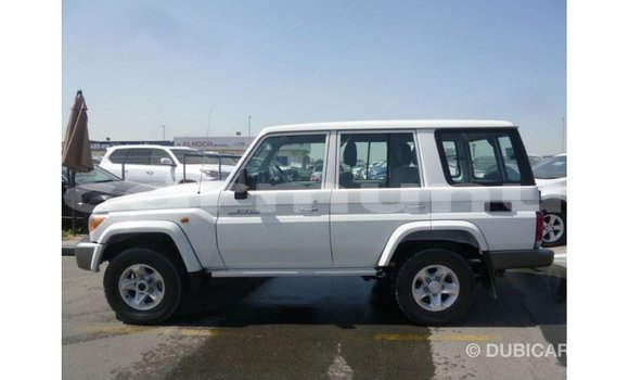 Buy Import Toyota Land Cruiser White Car in Import - Dubai in Region of Bouenza Buy Import Toyota Land Cruiser White Car in Import - Dubai in Region of Bouenza