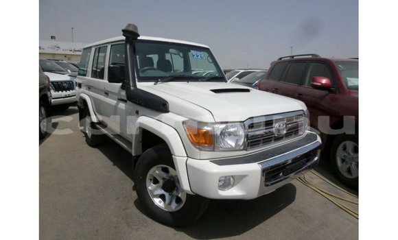 Buy Import Toyota Land Cruiser White Car in Import - Dubai in Region of Bouenza Buy Import Toyota Land Cruiser White Car in Import - Dubai in Region of Bouenza