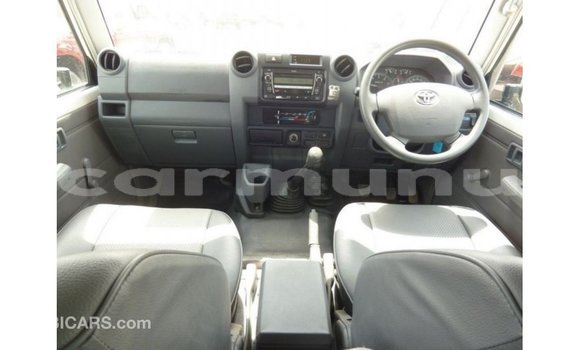 Buy Import Toyota Land Cruiser White Car in Import - Dubai in Region of Bouenza Buy Import Toyota Land Cruiser White Car in Import - Dubai in Region of Bouenza