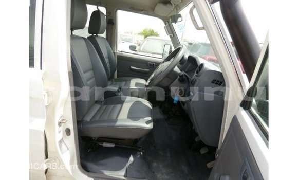 Buy Import Toyota Land Cruiser White Car in Import - Dubai in Region of Bouenza Buy Import Toyota Land Cruiser White Car in Import - Dubai in Region of Bouenza