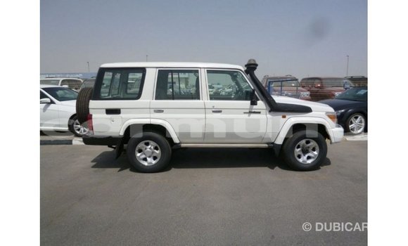 Buy Import Toyota Land Cruiser White Car in Import - Dubai in Region of Bouenza Buy Import Toyota Land Cruiser White Car in Import - Dubai in Region of Bouenza