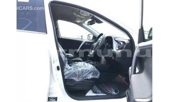 Buy Import Toyota HiAce White Truck in Import - Dubai in Region of Bouenza Buy Import Toyota HiAce White Truck in Import - Dubai in Region of Bouenza