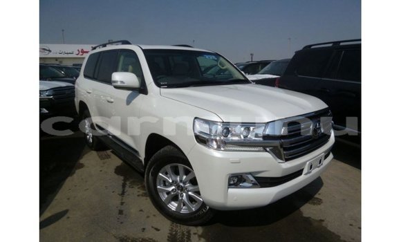 Buy Import Toyota Land Cruiser White Car in Import - Dubai in Region of Bouenza Buy Import Toyota Land Cruiser White Car in Import - Dubai in Region of Bouenza