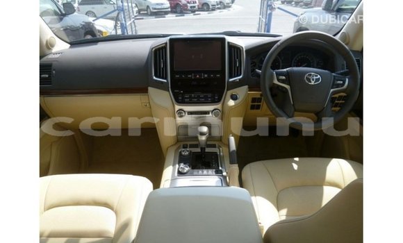 Buy Import Toyota Land Cruiser White Car in Import - Dubai in Region of Bouenza Buy Import Toyota Land Cruiser White Car in Import - Dubai in Region of Bouenza