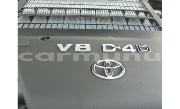 Buy Import Toyota Land Cruiser White Car in Import - Dubai in Region of Bouenza Buy Import Toyota Land Cruiser White Car in Import - Dubai in Region of Bouenza