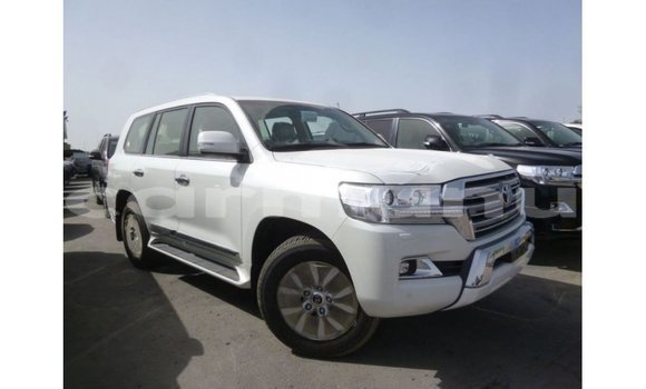 Buy Import Toyota Land Cruiser White Car in Import - Dubai in Region of Bouenza Buy Import Toyota Land Cruiser White Car in Import - Dubai in Region of Bouenza