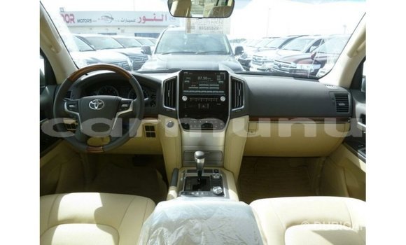 Buy Import Toyota Land Cruiser White Car in Import - Dubai in Region of Bouenza Buy Import Toyota Land Cruiser White Car in Import - Dubai in Region of Bouenza