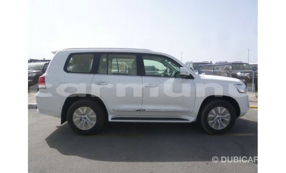 Buy Import Toyota Land Cruiser White Car in Import - Dubai in Region of Bouenza Buy Import Toyota Land Cruiser White Car in Import - Dubai in Region of Bouenza