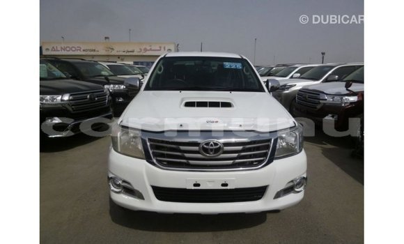 Acheter Import Voiture Toyota Hilux Blanc à Import - Dubai, Région de la Bouenza Acheter Import Voiture Toyota Hilux Blanc à Import - Dubai, Région de la Bouenza
