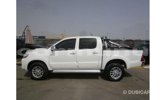 Acheter Import Voiture Toyota Hilux Blanc à Import - Dubai, Région de la Bouenza Acheter Import Voiture Toyota Hilux Blanc à Import - Dubai, Région de la Bouenza