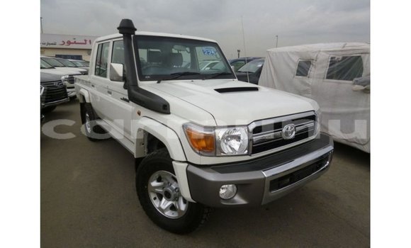 Acheter Import Voiture Toyota Land Cruiser Blanc à Import - Dubai, Région de la Bouenza Acheter Import Voiture Toyota Land Cruiser Blanc à Import - Dubai, Région de la Bouenza
