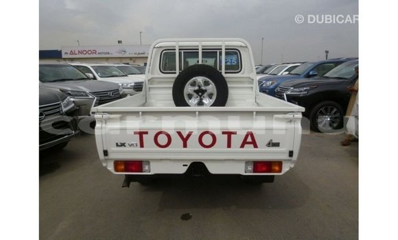 Acheter Import Voiture Toyota Land Cruiser Blanc à Import - Dubai, Région de la Bouenza Acheter Import Voiture Toyota Land Cruiser Blanc à Import - Dubai, Région de la Bouenza