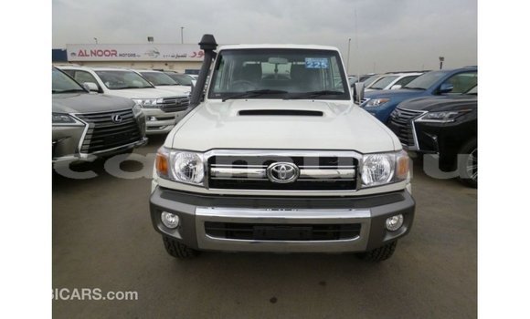 Acheter Import Voiture Toyota Land Cruiser Blanc à Import - Dubai, Région de la Bouenza Acheter Import Voiture Toyota Land Cruiser Blanc à Import - Dubai, Région de la Bouenza