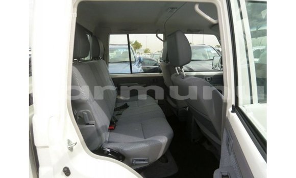 Acheter Import Voiture Toyota Land Cruiser Blanc à Import - Dubai, Région de la Bouenza Acheter Import Voiture Toyota Land Cruiser Blanc à Import - Dubai, Région de la Bouenza