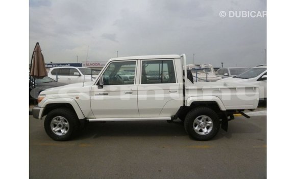 Acheter Import Voiture Toyota Land Cruiser Blanc à Import - Dubai, Région de la Bouenza Acheter Import Voiture Toyota Land Cruiser Blanc à Import - Dubai, Région de la Bouenza