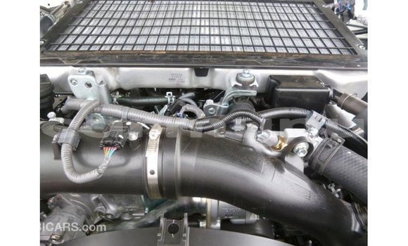 Acheter Import Voiture Toyota Land Cruiser Blanc à Import - Dubai, Région de la Bouenza Acheter Import Voiture Toyota Land Cruiser Blanc à Import - Dubai, Région de la Bouenza