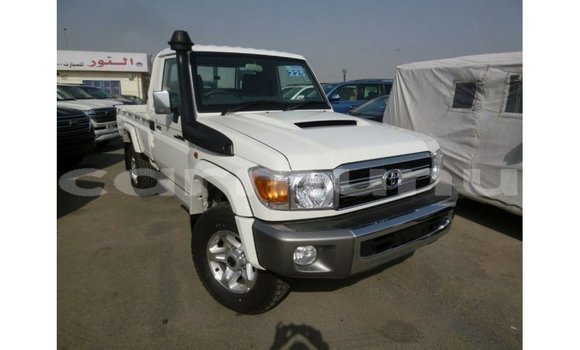 Buy Import Toyota Land Cruiser White Car in Import - Dubai in Region of Bouenza Buy Import Toyota Land Cruiser White Car in Import - Dubai in Region of Bouenza
