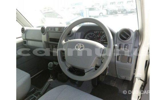 Buy Import Toyota Land Cruiser White Car in Import - Dubai in Region of Bouenza Buy Import Toyota Land Cruiser White Car in Import - Dubai in Region of Bouenza