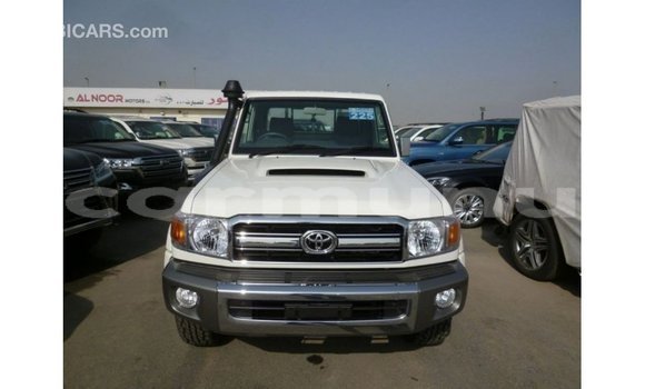 Buy Import Toyota Land Cruiser White Car in Import - Dubai in Region of Bouenza Buy Import Toyota Land Cruiser White Car in Import - Dubai in Region of Bouenza