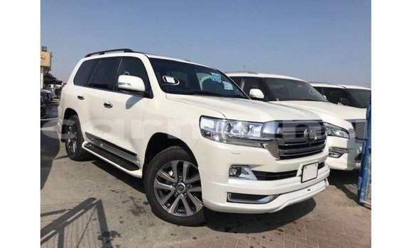 Acheter Import Voiture Toyota Land Cruiser Blanc à Import - Dubai, Région de la Bouenza Acheter Import Voiture Toyota Land Cruiser Blanc à Import - Dubai, Région de la Bouenza