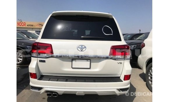 Acheter Import Voiture Toyota Land Cruiser Blanc à Import - Dubai, Région de la Bouenza Acheter Import Voiture Toyota Land Cruiser Blanc à Import - Dubai, Région de la Bouenza