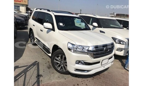 Acheter Import Voiture Toyota Land Cruiser Blanc à Import - Dubai, Région de la Bouenza Acheter Import Voiture Toyota Land Cruiser Blanc à Import - Dubai, Région de la Bouenza