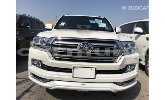Acheter Import Voiture Toyota Land Cruiser Blanc à Import - Dubai, Région de la Bouenza Acheter Import Voiture Toyota Land Cruiser Blanc à Import - Dubai, Région de la Bouenza