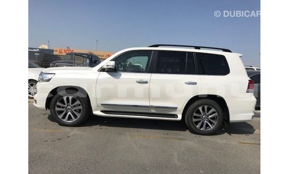 Acheter Import Voiture Toyota Land Cruiser Blanc à Import - Dubai, Région de la Bouenza Acheter Import Voiture Toyota Land Cruiser Blanc à Import - Dubai, Région de la Bouenza