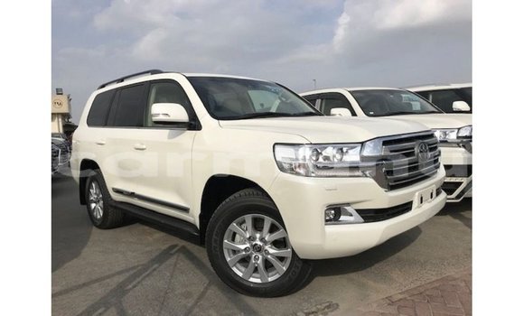 Buy Import Toyota Land Cruiser White Car in Import - Dubai in Region of Bouenza Buy Import Toyota Land Cruiser White Car in Import - Dubai in Region of Bouenza