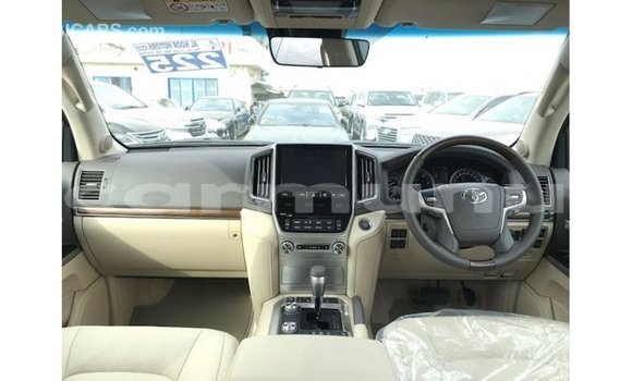 Buy Import Toyota Land Cruiser White Car in Import - Dubai in Region of Bouenza Buy Import Toyota Land Cruiser White Car in Import - Dubai in Region of Bouenza