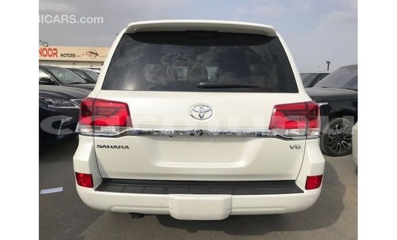 Buy Import Toyota Land Cruiser White Car in Import - Dubai in Region of Bouenza Buy Import Toyota Land Cruiser White Car in Import - Dubai in Region of Bouenza